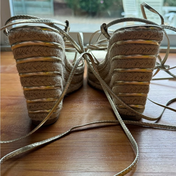 ASOS DESIGN Thalia strappy tie leg wedges in gold size 9 - Picture 5 of 16